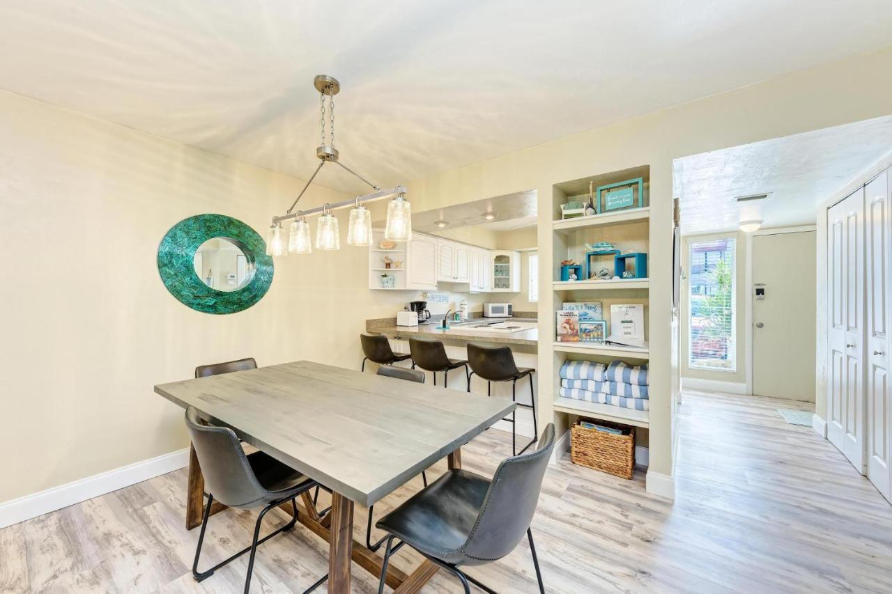 Anna Maria Island Runaway Tropical Dream-One Minute Walk To The Beach-Heated Pool Bradenton Beach Exterior photo