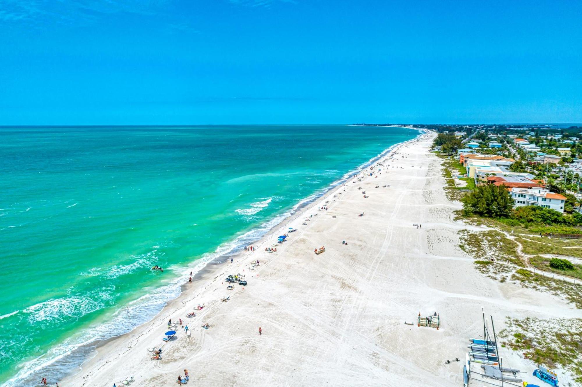 Anna Maria Island Runaway Tropical Dream-One Minute Walk To The Beach-Heated Pool Bradenton Beach Exterior photo