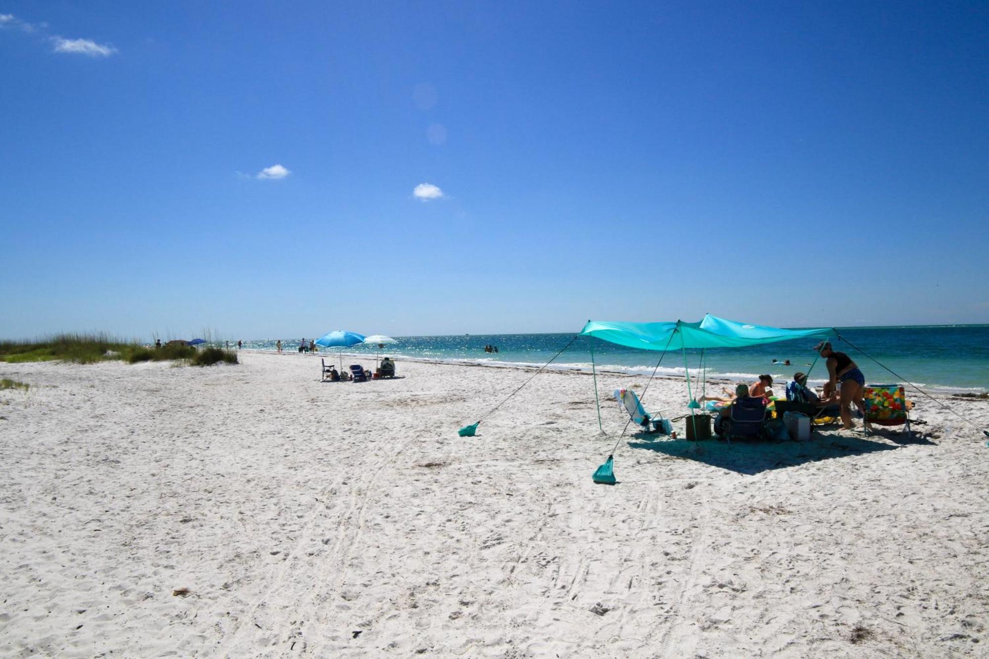 Anna Maria Island Runaway Tropical Dream-One Minute Walk To The Beach-Heated Pool Bradenton Beach Exterior photo