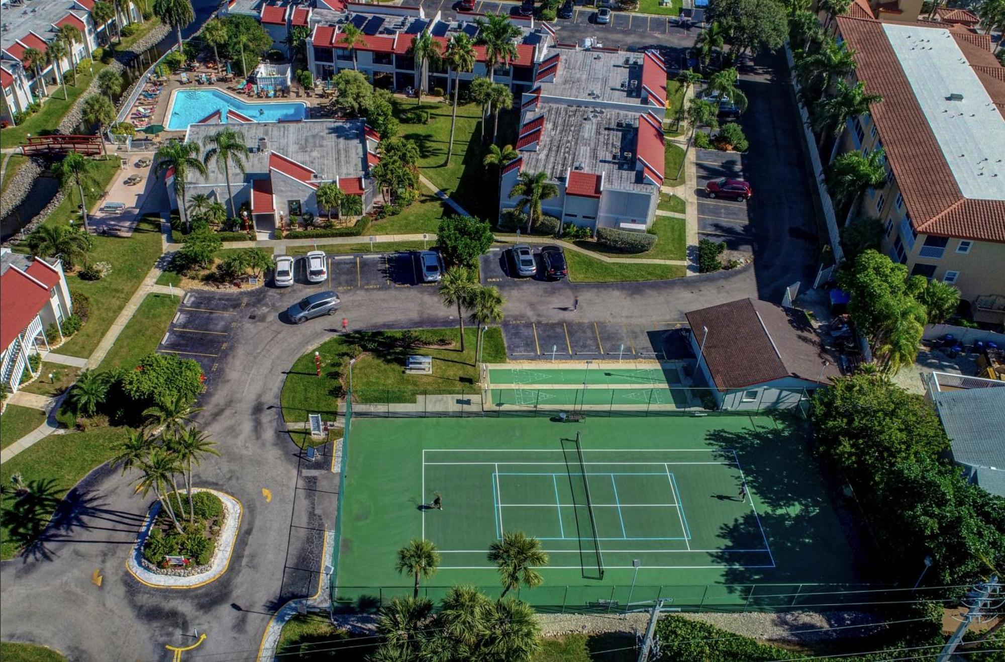 Anna Maria Island Runaway Tropical Dream-One Minute Walk To The Beach-Heated Pool Bradenton Beach Exterior photo