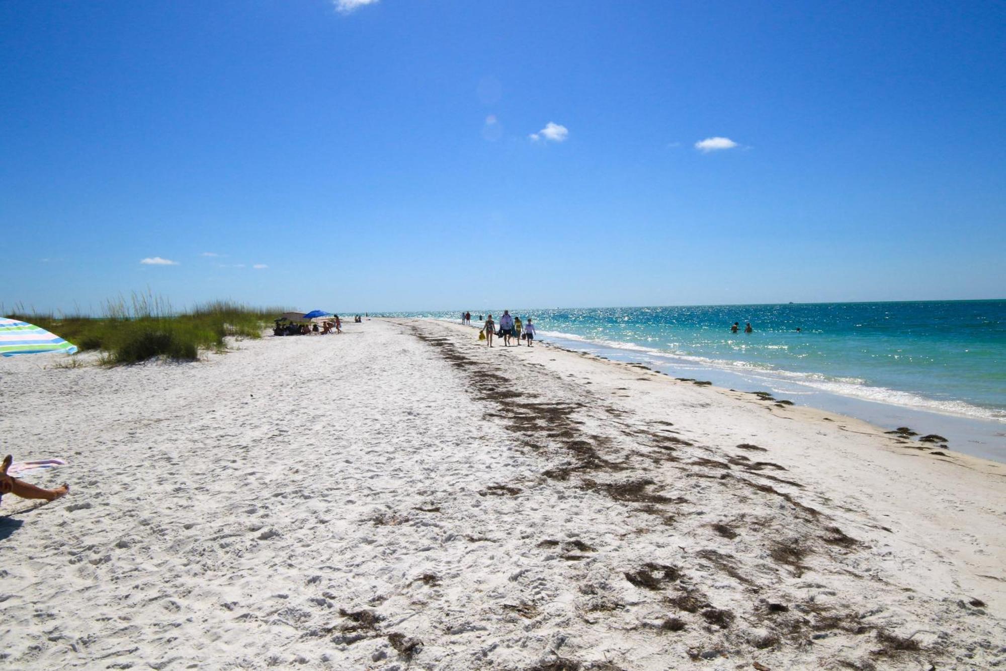 Anna Maria Island Runaway Tropical Dream-One Minute Walk To The Beach-Heated Pool Bradenton Beach Exterior photo