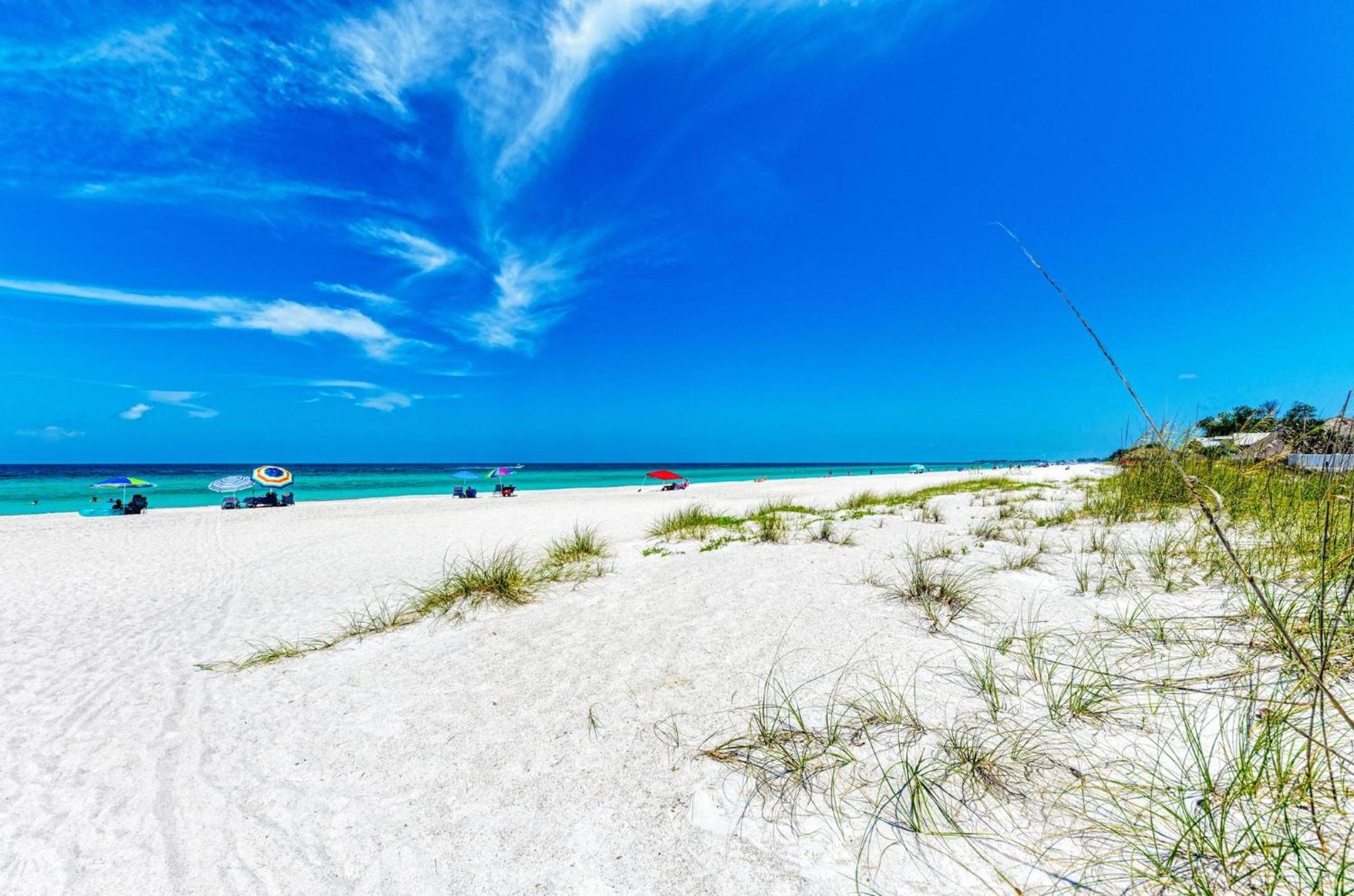 Anna Maria Island Runaway Tropical Dream-One Minute Walk To The Beach-Heated Pool Bradenton Beach Exterior photo