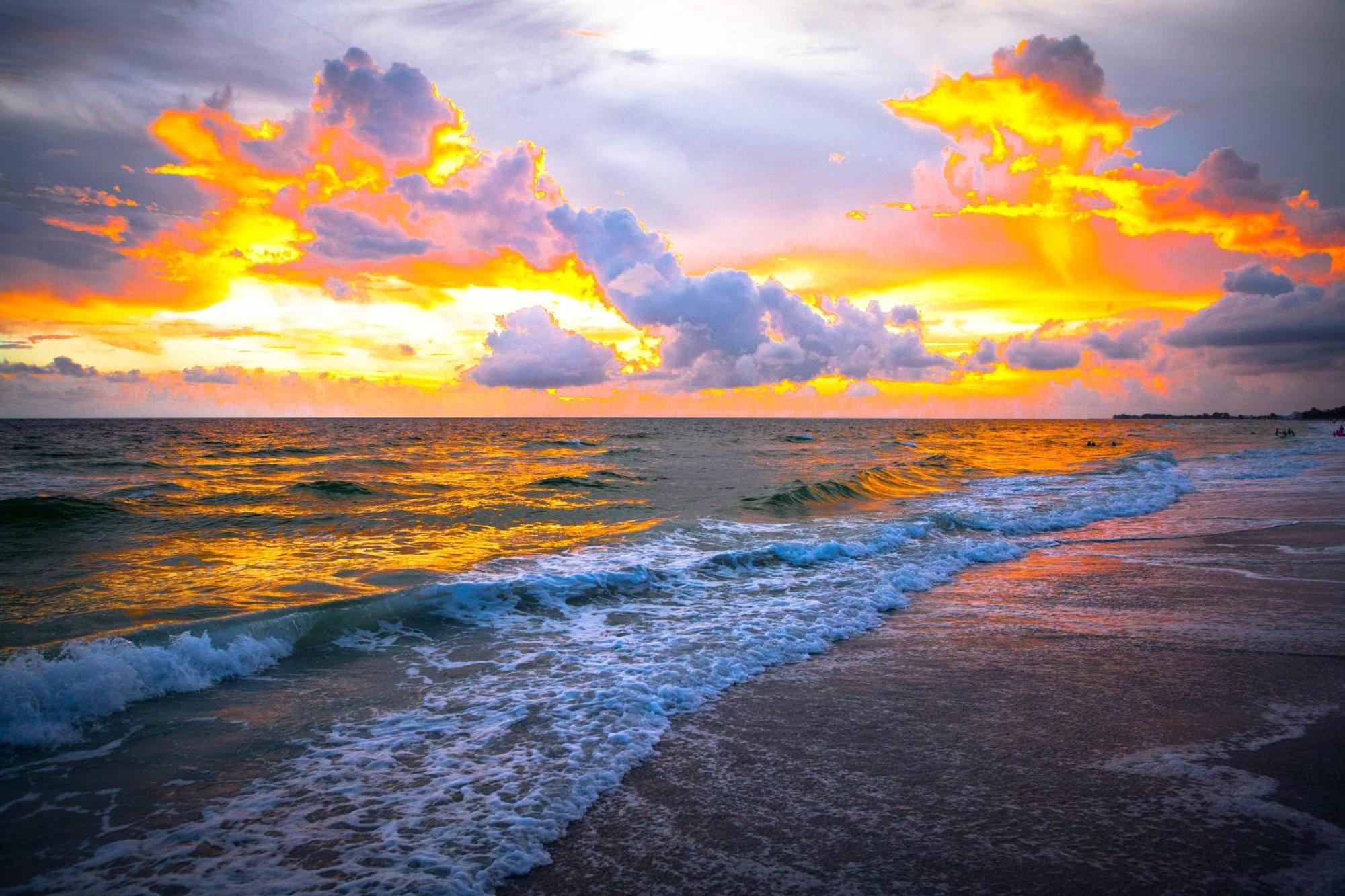 Anna Maria Island Runaway Tropical Dream-One Minute Walk To The Beach-Heated Pool Bradenton Beach Exterior photo