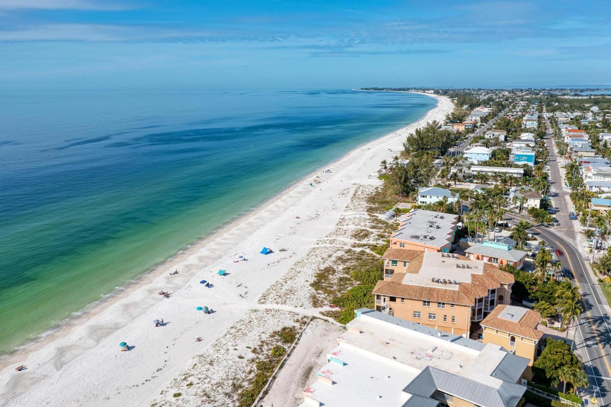 Anna Maria Island Runaway Tropical Dream-One Minute Walk To The Beach-Heated Pool Bradenton Beach Exterior photo