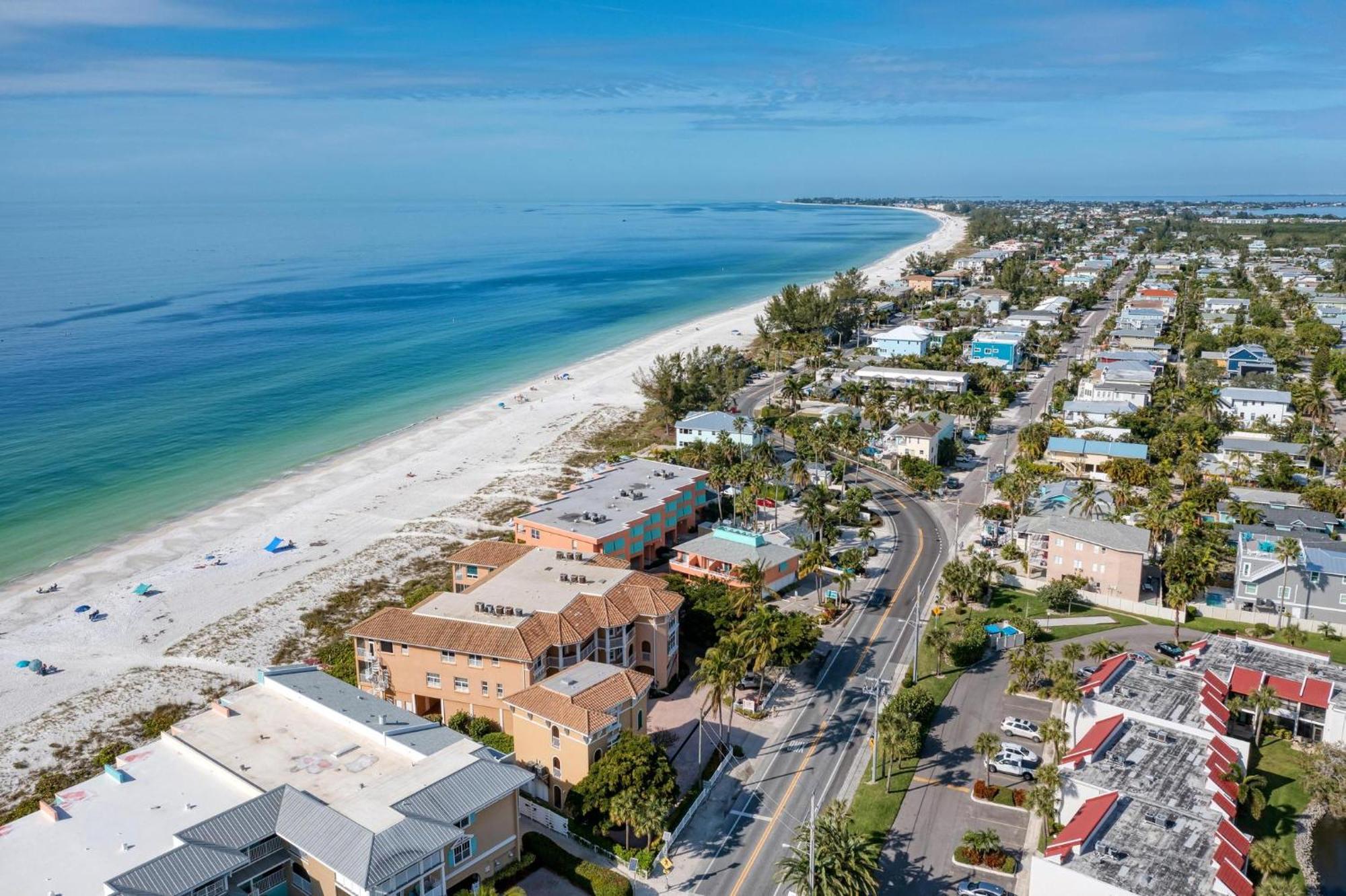Anna Maria Island Runaway Tropical Dream-One Minute Walk To The Beach-Heated Pool Bradenton Beach Exterior photo