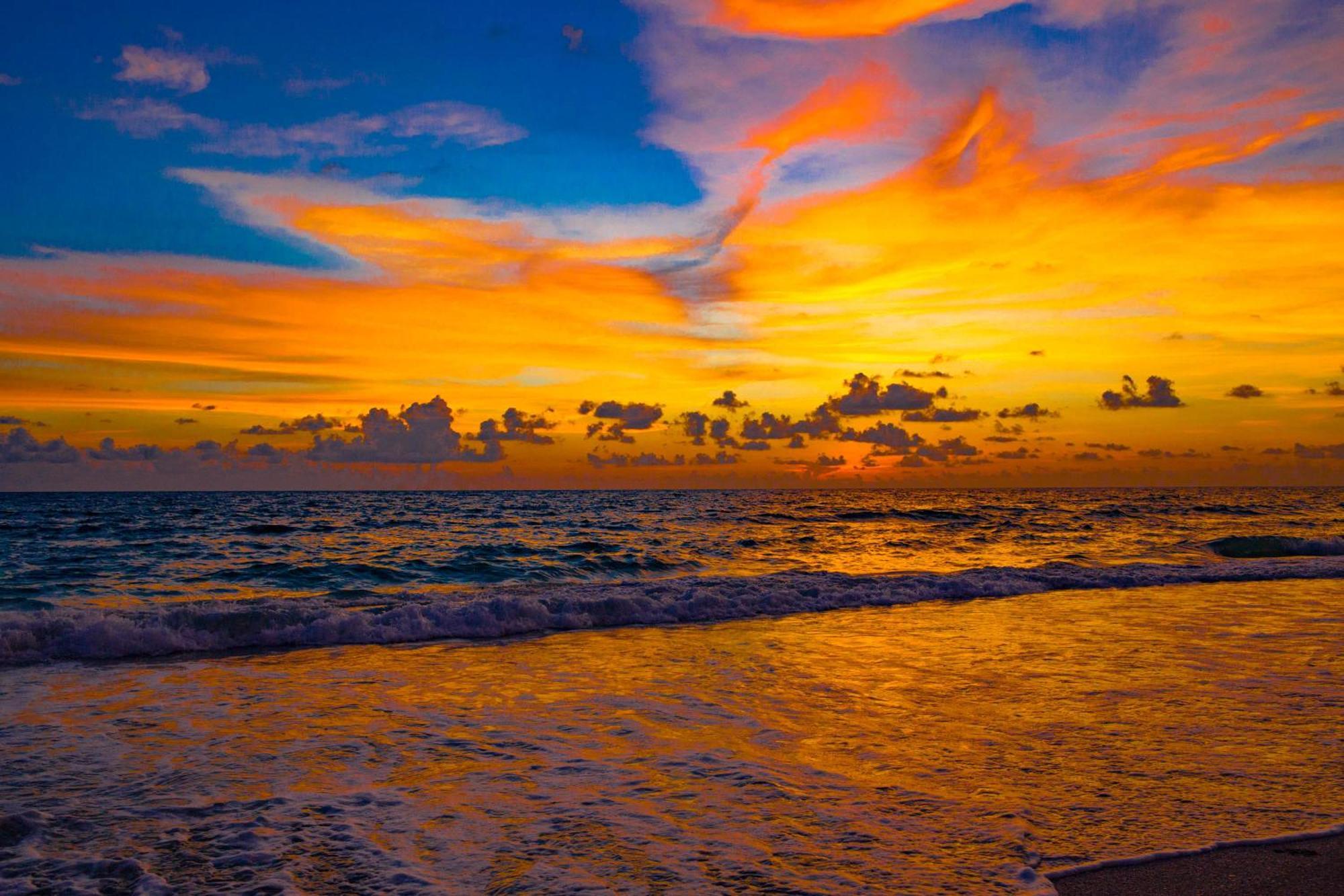 Anna Maria Island Runaway Tropical Dream-One Minute Walk To The Beach-Heated Pool Bradenton Beach Exterior photo