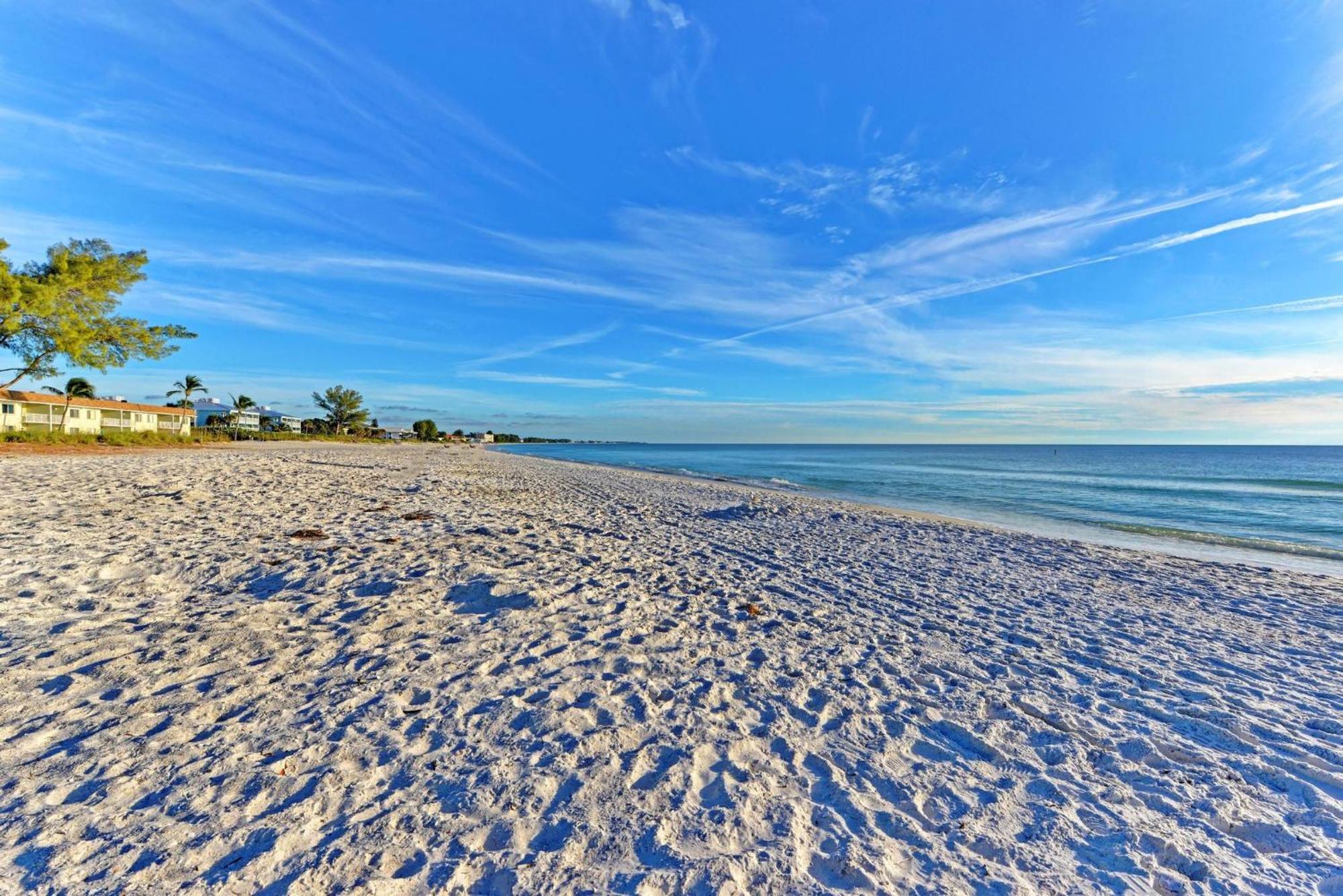 Anna Maria Island Runaway Tropical Dream-One Minute Walk To The Beach-Heated Pool Bradenton Beach Exterior photo